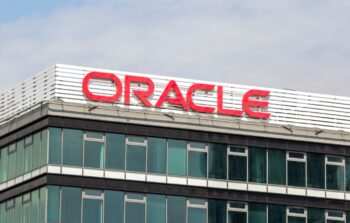 تراجع العقود الآجلة للأسهم الأمريكية بعد نتائج Oracle وتجدد مخاوف الاستثمار في الذكاء الاصطناعي