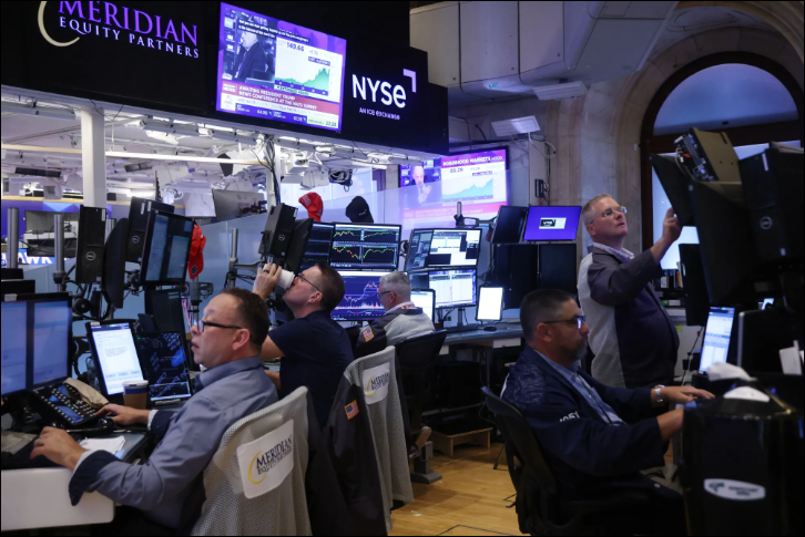 السوق الأمريكي تحت ضغط: كيف تؤثر أسعار النفط على ناسداك وS&P 500؟